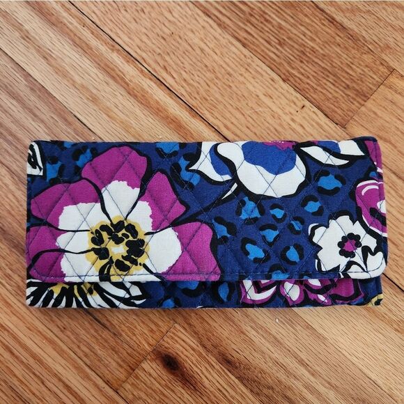 Vera Bradley Wallet Floral Quilted Women's Clutch - Picture 1 of 7